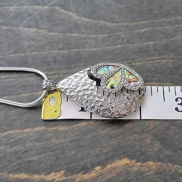Vtg abalone inlay silver tone hammered metal pendant necklace - Picture 10 of 11